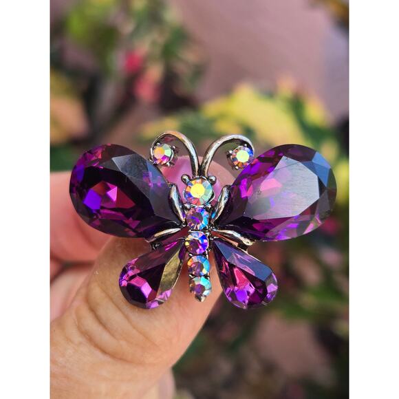 Gorgeous Vintage Purple Crystal & Rhinestone Butterfly Brooch by Janus - Picture 3 of 10